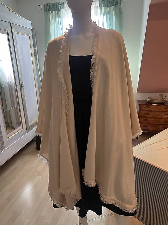 ESCADA Cape / Poncho aus 100 % Schurwolle Creme (D'occasion) à Dietikon ...