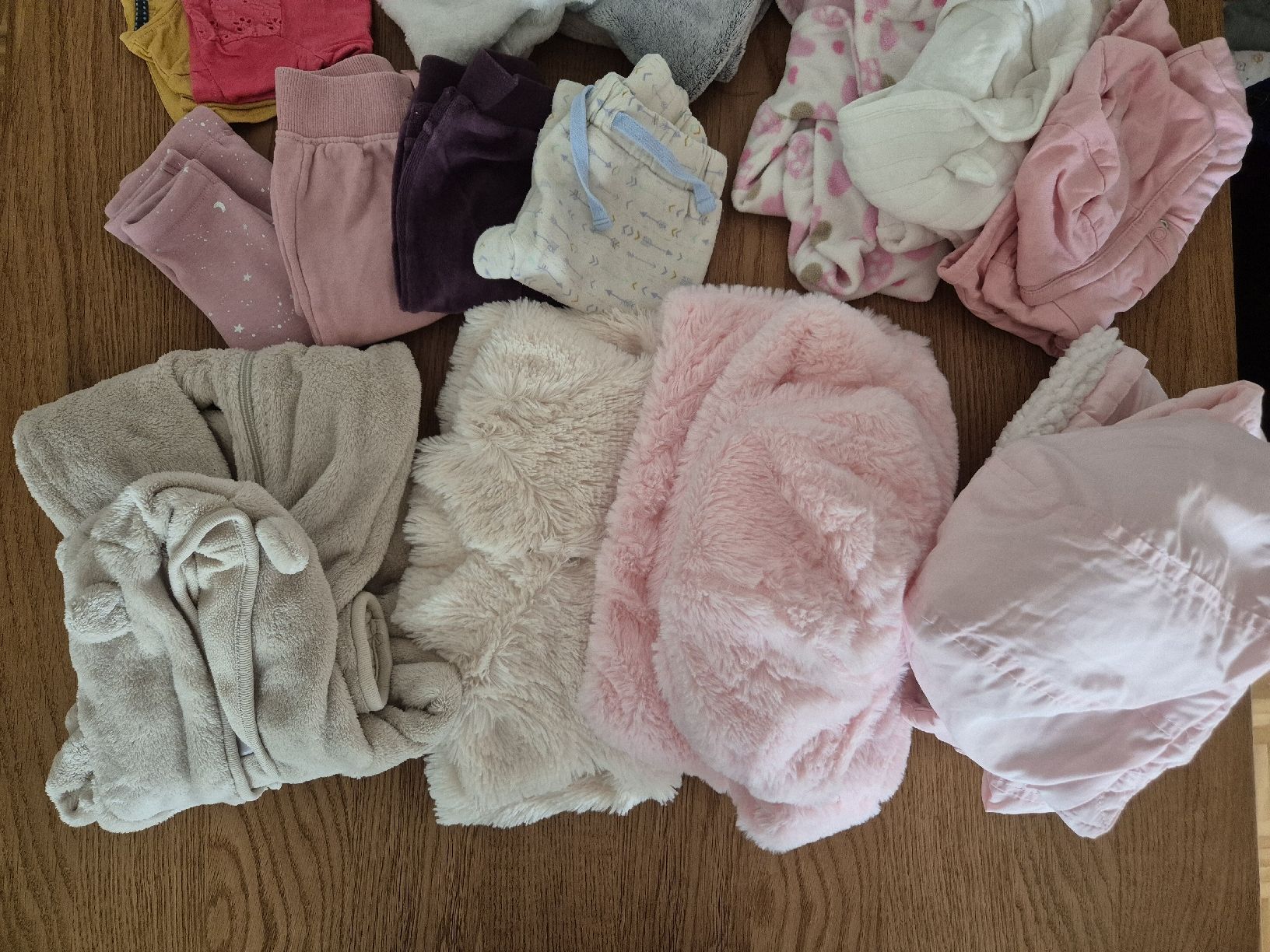 Lotti & Set di vestiti: Babykleider Grösse 68 Paket 1 – Usato da Goldach venduto da Mona.93 1