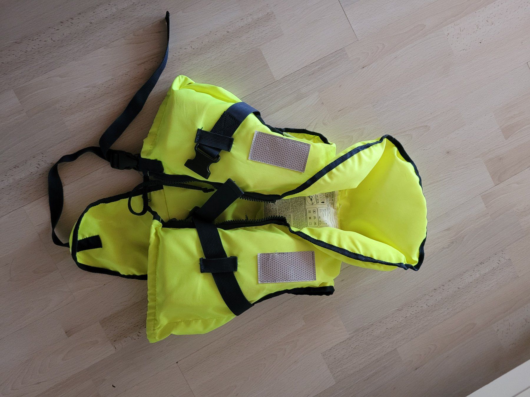 Giubbotti di salvataggio: Rettungsweste / Schwimmweste – Usato da Inwil venduto da Flower2325