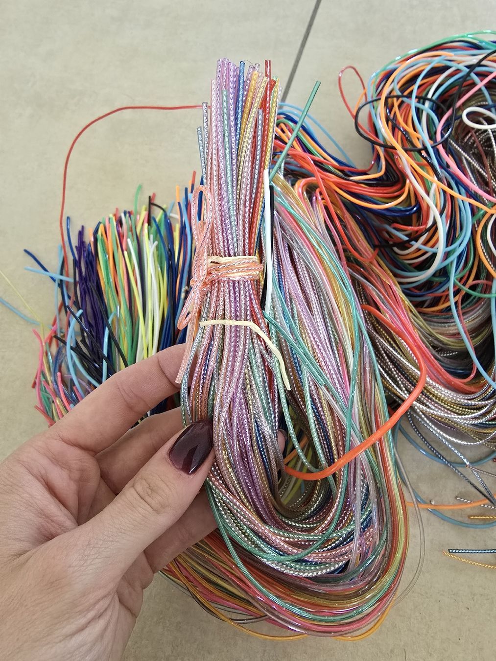 Bastelsets: Scoubidou Bänder – Gebraucht aus Rickenbach b. Wil von VeryLovelyThings 1