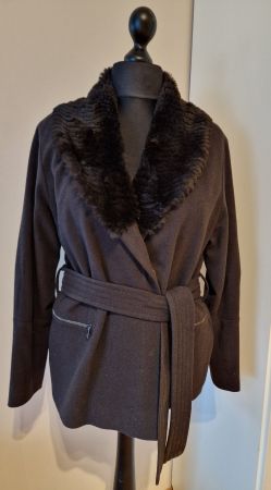 Marccain brauner Kurzmantel mit Fellkragen, Grösse N4