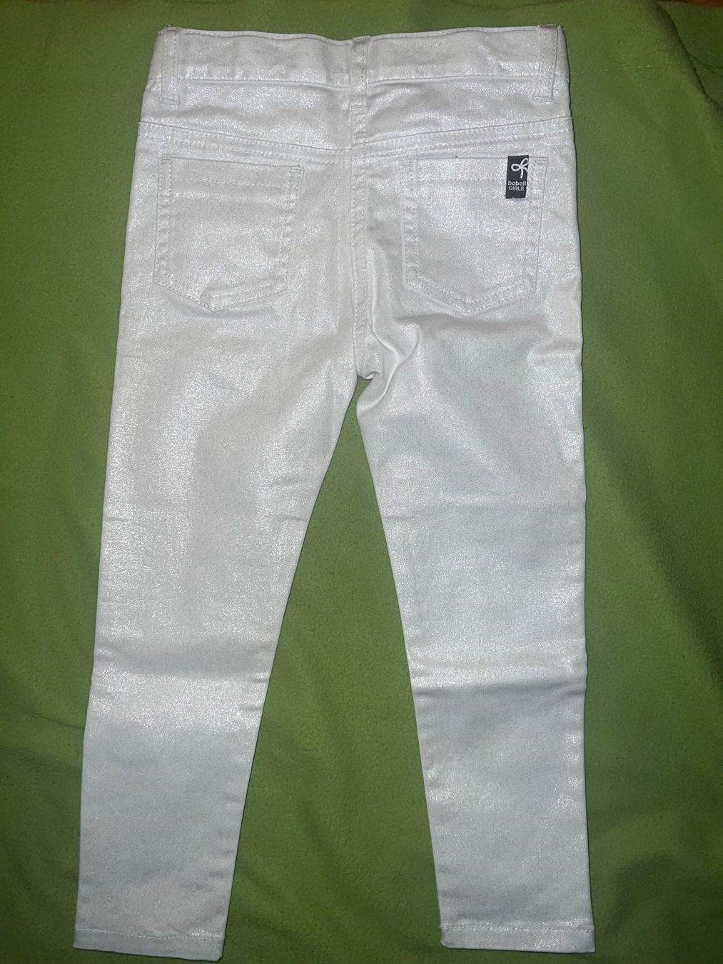 Pantaloni: Boboli Mädchen Hose Glitzer Weiss, Gr. 104 – Nuovo (secondo la descrizione) da Stetten AG venduto da Niki_74 1