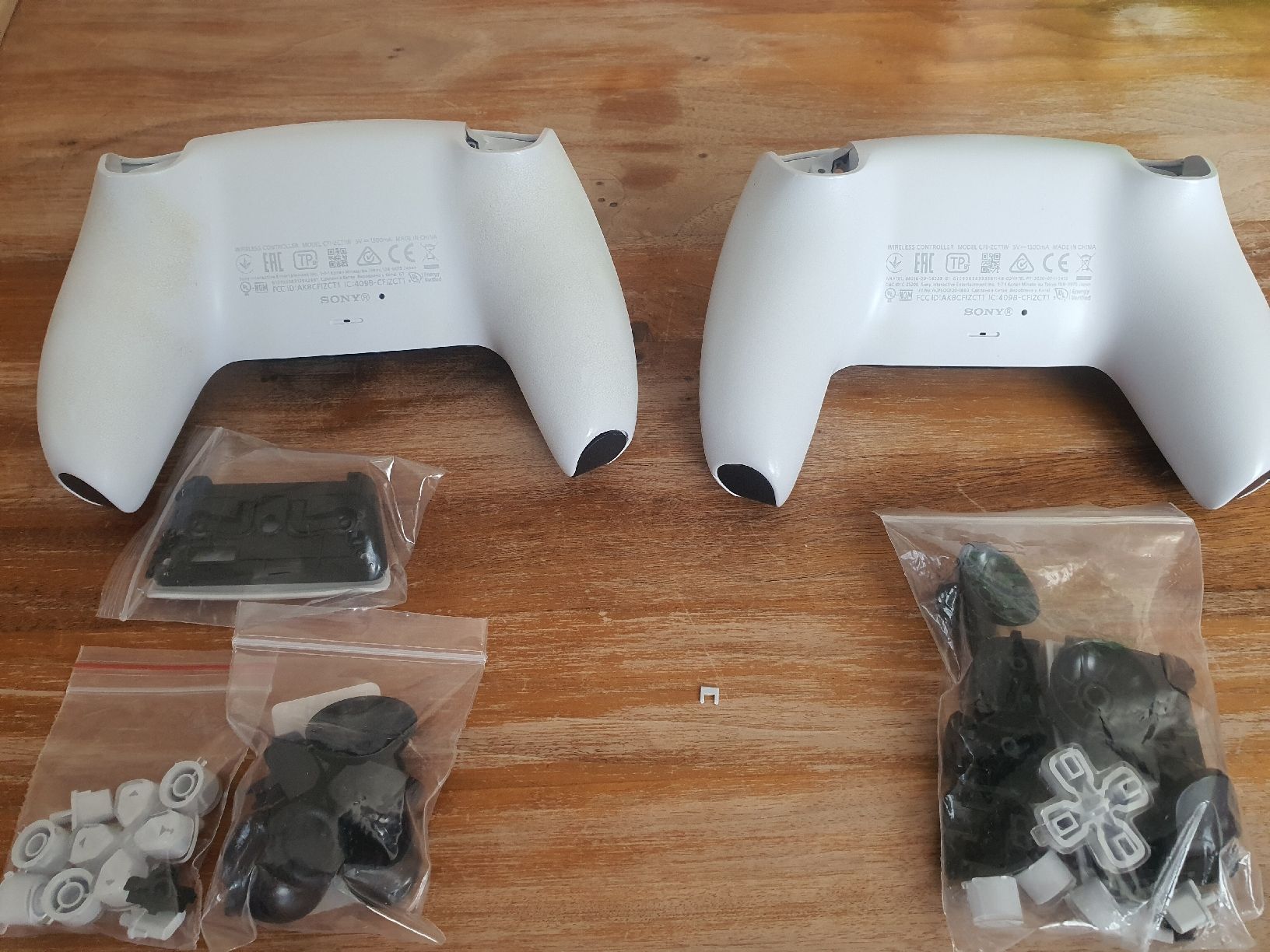 Controller: 2 x PS5 Controller Gehäuse // Original Sony – Usato da Dietikon venduto da bilalgs 1