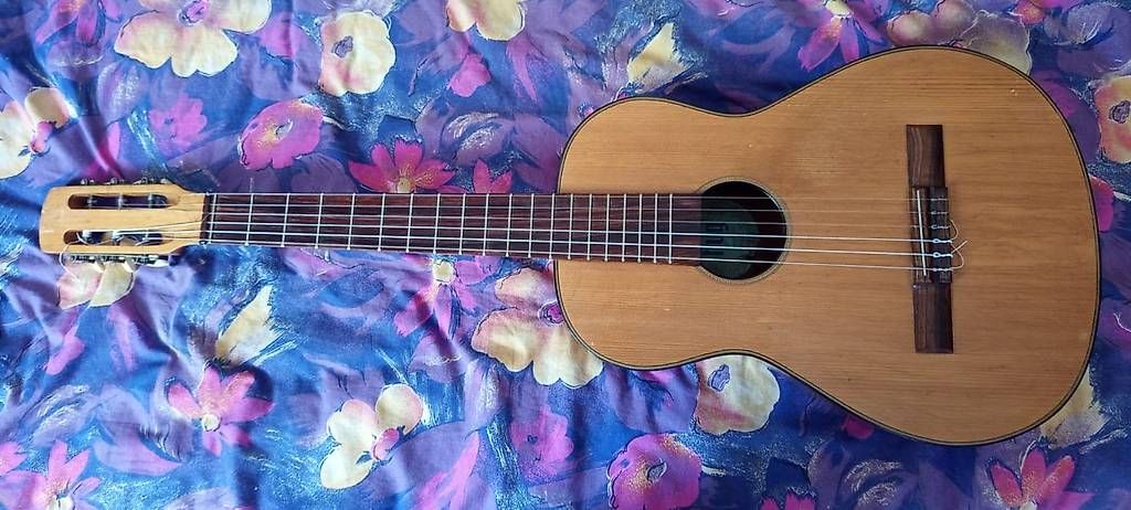 Musikinstrumente: Classic guitar Vintage hug – Gebraucht aus Basel von Petergunn