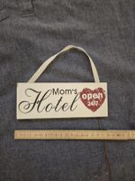 Wandschild Mom's Hotel Holz mit Aufhänger gebraucht