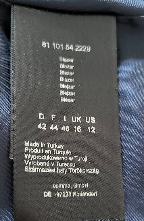 Giacche: Blazer  der Marke comma – Usato da Zizers venduto da Roosi1 3