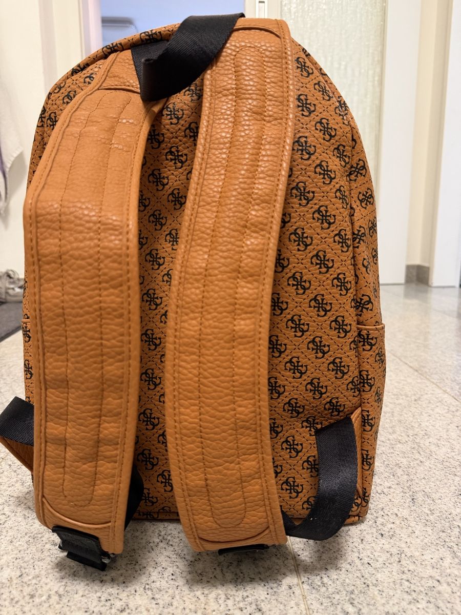 Guess Zaini: Grosser Guess Rucksack – Usato da Therwil venduto da ale_7fqs 1