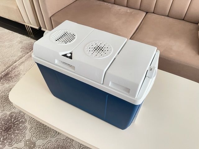 Mobicool Frigoriferi & Refrigeratori: MOBICOOL  Kühlbox Ac/Dc- 12/220 V – Usato da Dietikon venduto da Conborno