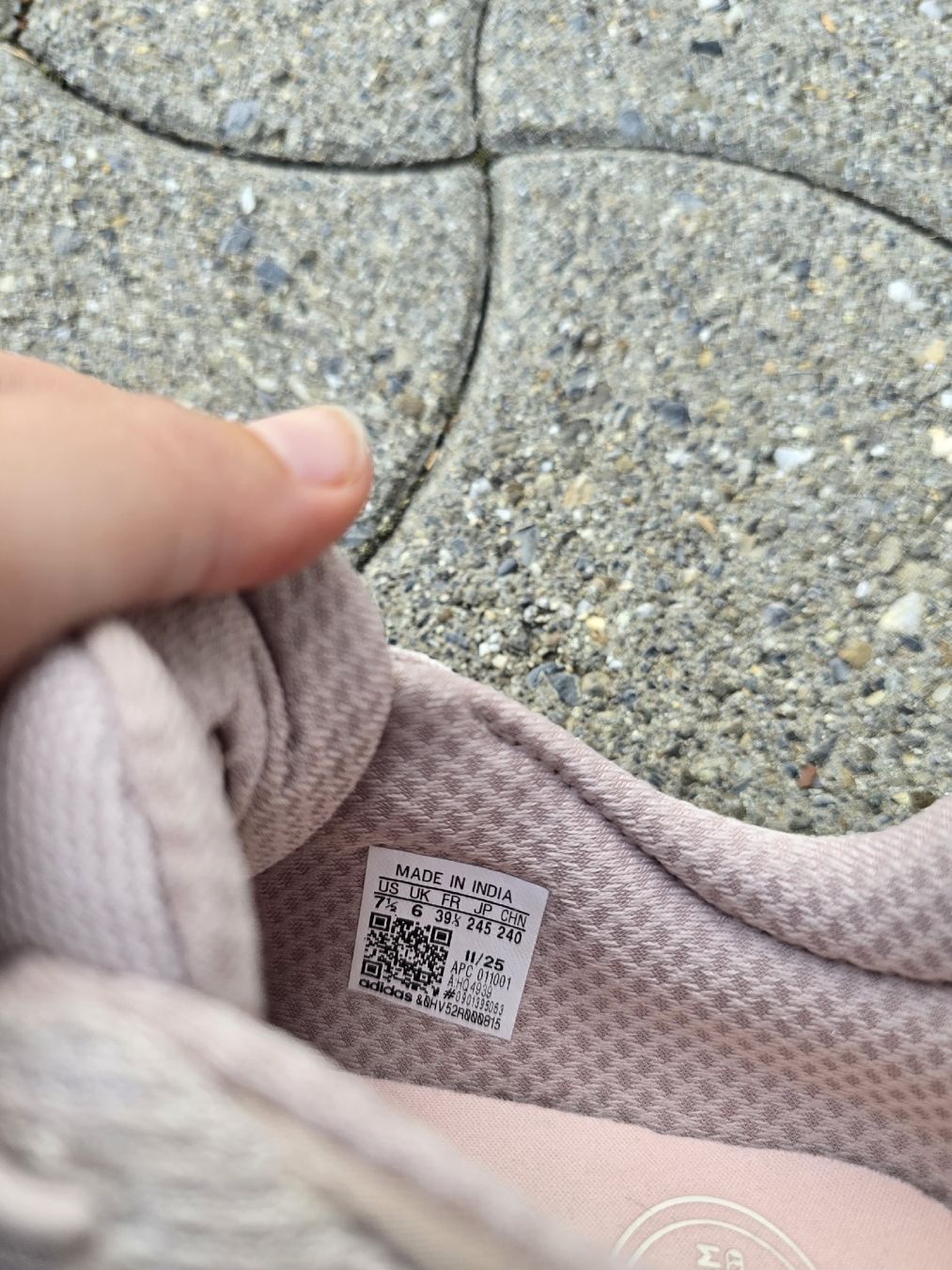 Adidas Damenschuhe: sneaker adidas 39.5 – Gebraucht aus Giswil von Buchs18 2