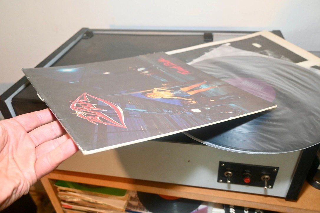 Dischi in vinile: CH HARD ROCK B**ch – First Bite  M/OIS VG(+)/VG+ – Usato da Pfaffhausen venduto da mono_rec 4