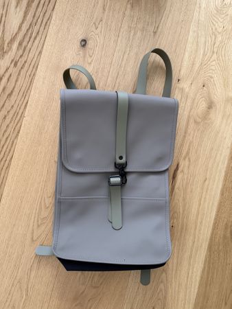 Rains  - Tagesrucksack grau