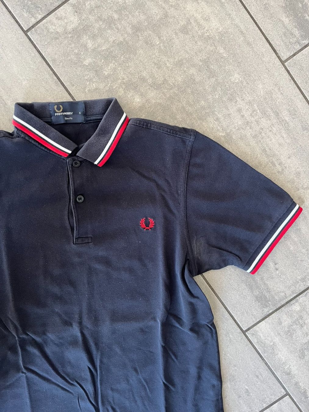 Fred Perry Magliette Polo: FRED PERRY Poloshirt Schwarz – Usato da Otelfingen venduto da Denis_ZH 1