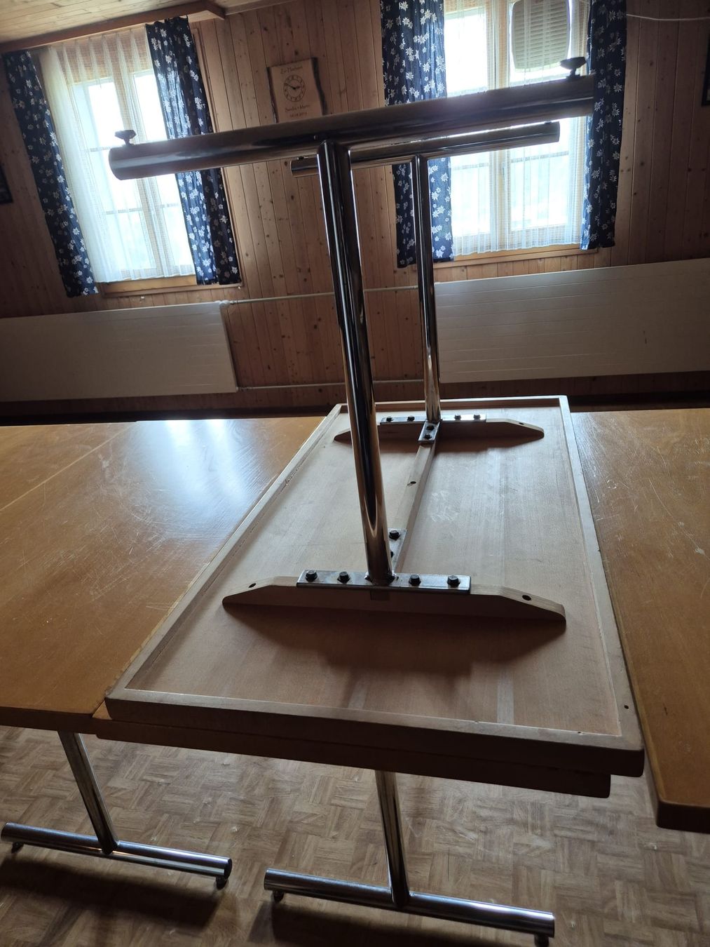 Tavoli: Tisch 1.3m x 0.7m  – Usato da Ebnet venduto da Volvo.Power 2