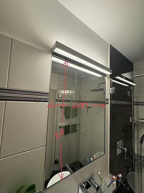 Specchi: Badezimmer Spiegel mit Lampe – Usato da Hettlingen venduto da Weideri