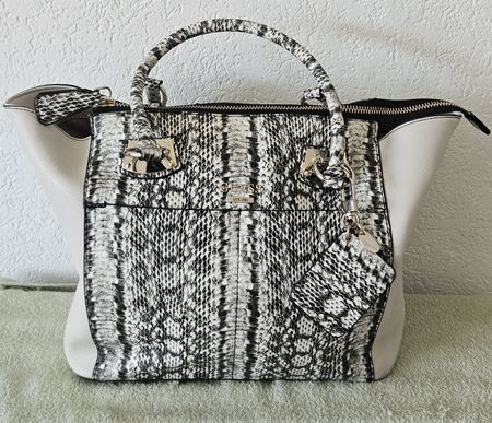neue grosse GUESS-Tasche