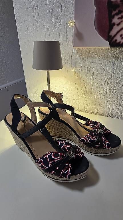 Scarpe da donna: Damen Schuhe  – Usato da Wallisellen venduto da alj_cr5c