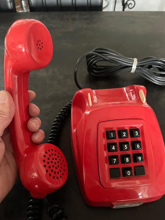 Téléphone vintage rouge