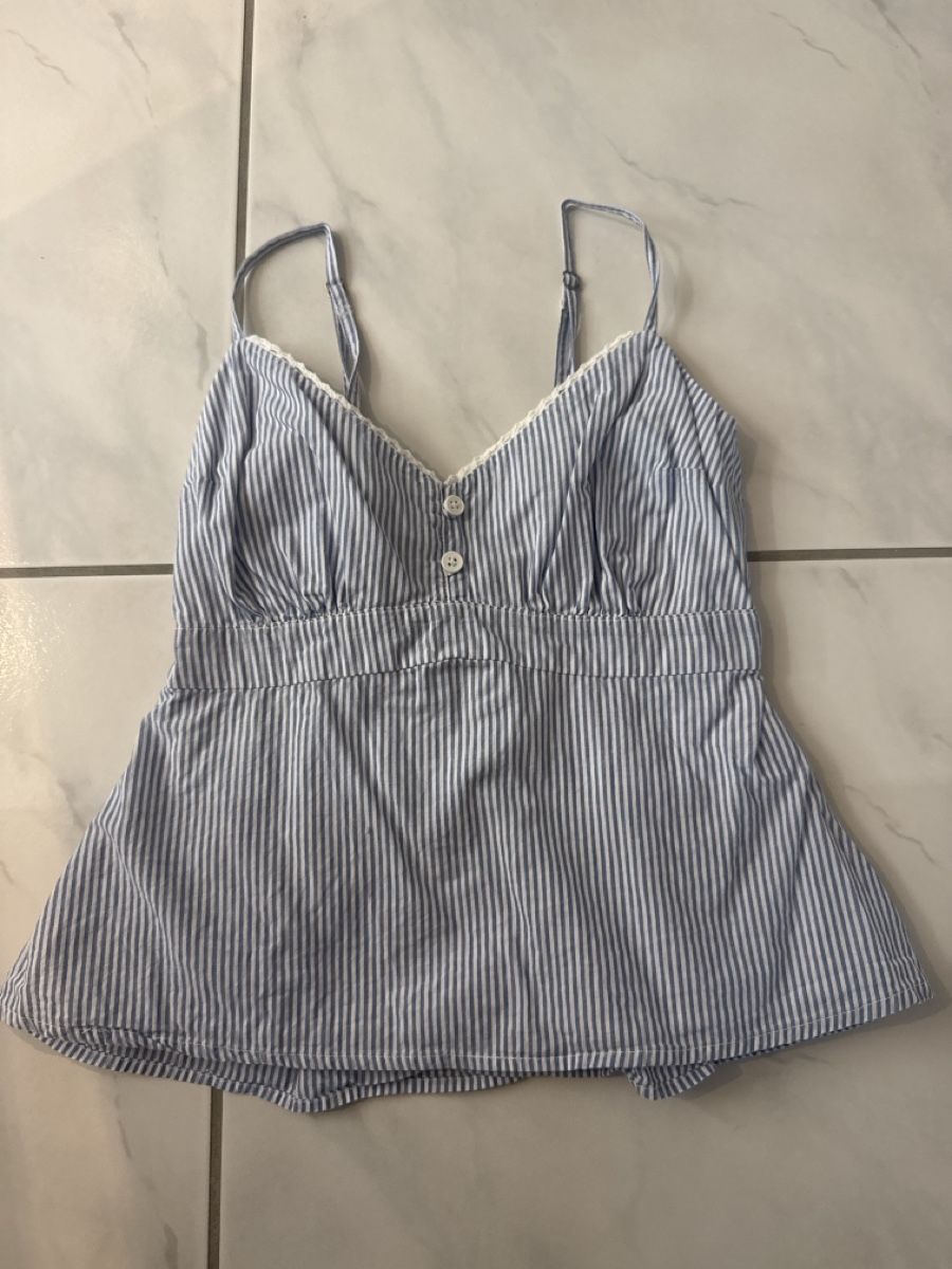 Hollister Top: hollister top – Nuovo (secondo la descrizione) da Wettswil venduto da pittaro73