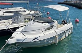 Bateau moteur 