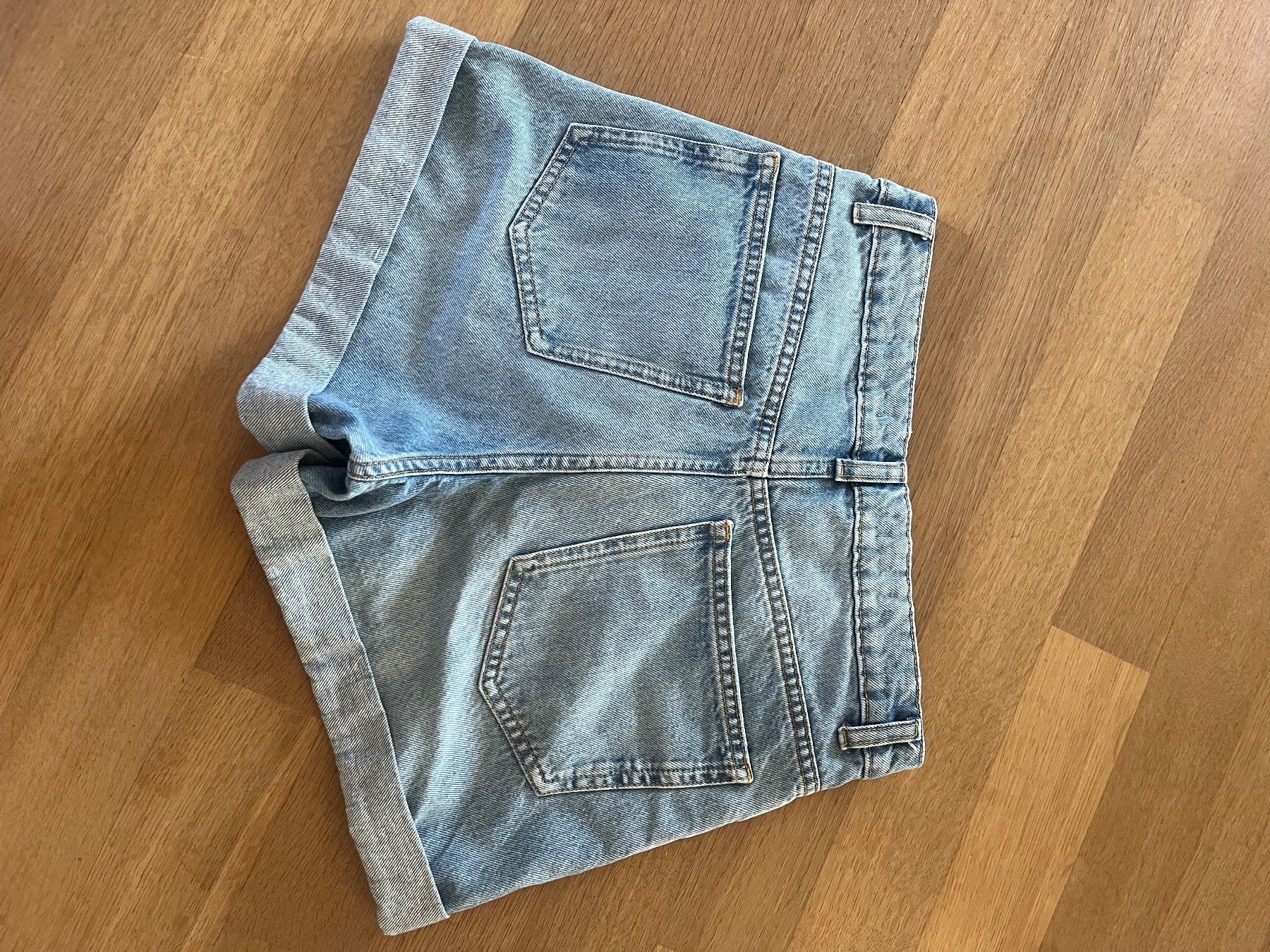 Mango Jeans: Jeans Shorts MNG – Gebraucht aus Laupen BE von lee_ym6v 3