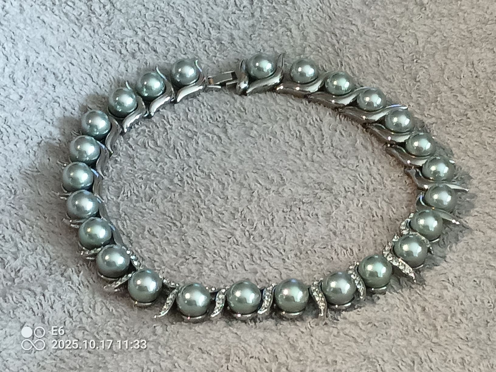 Ketten: Elegantes Collier – Neu und originalverpackt aus Zürich von Mitzi6 2