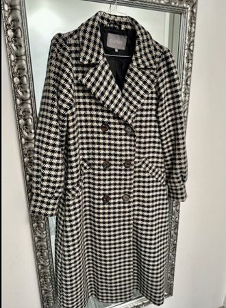 Beautiful Coat checked pattern size 34 (also fits 36)