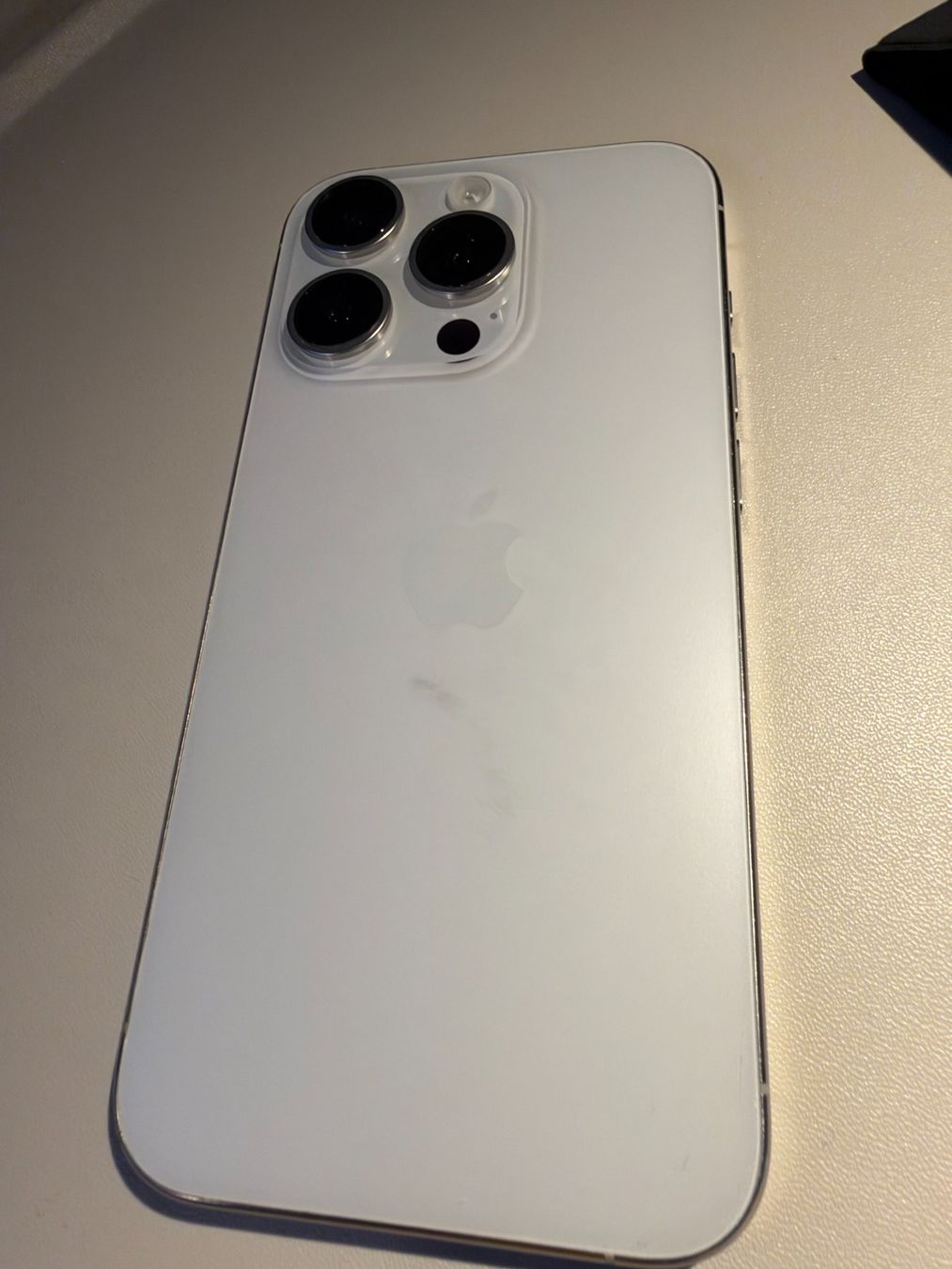 Apple Telefoni cellulari / Smartphones: iPhone 15pro - 256gb weiss – Usato da Wettingen venduto da chr_59sv 1