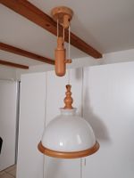 Rustikale Holz-Hängelampe mit Kuppelzug