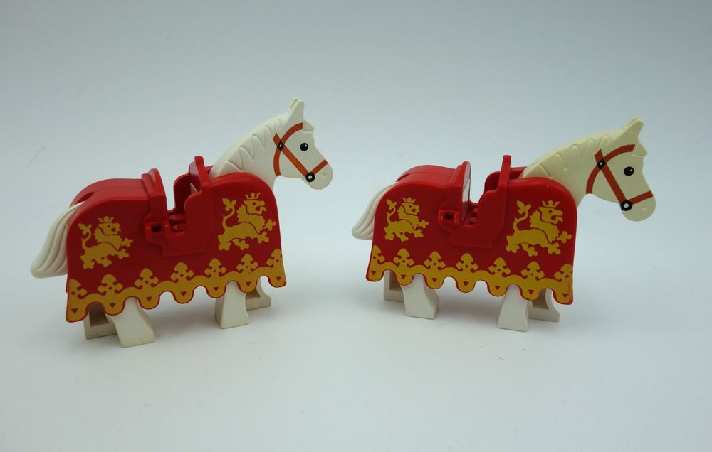 2 Lego Pferde mit Decke, Lego System Ritter (Gebraucht) in Wil SG für ...