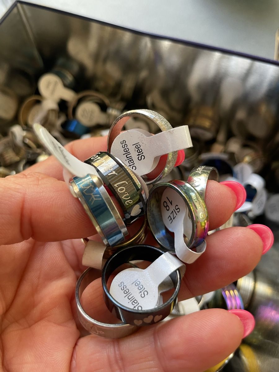 Bagues: Box mit über 100 Ringen – Neuf (Voir description) à Zürich par cosmic_mariposa