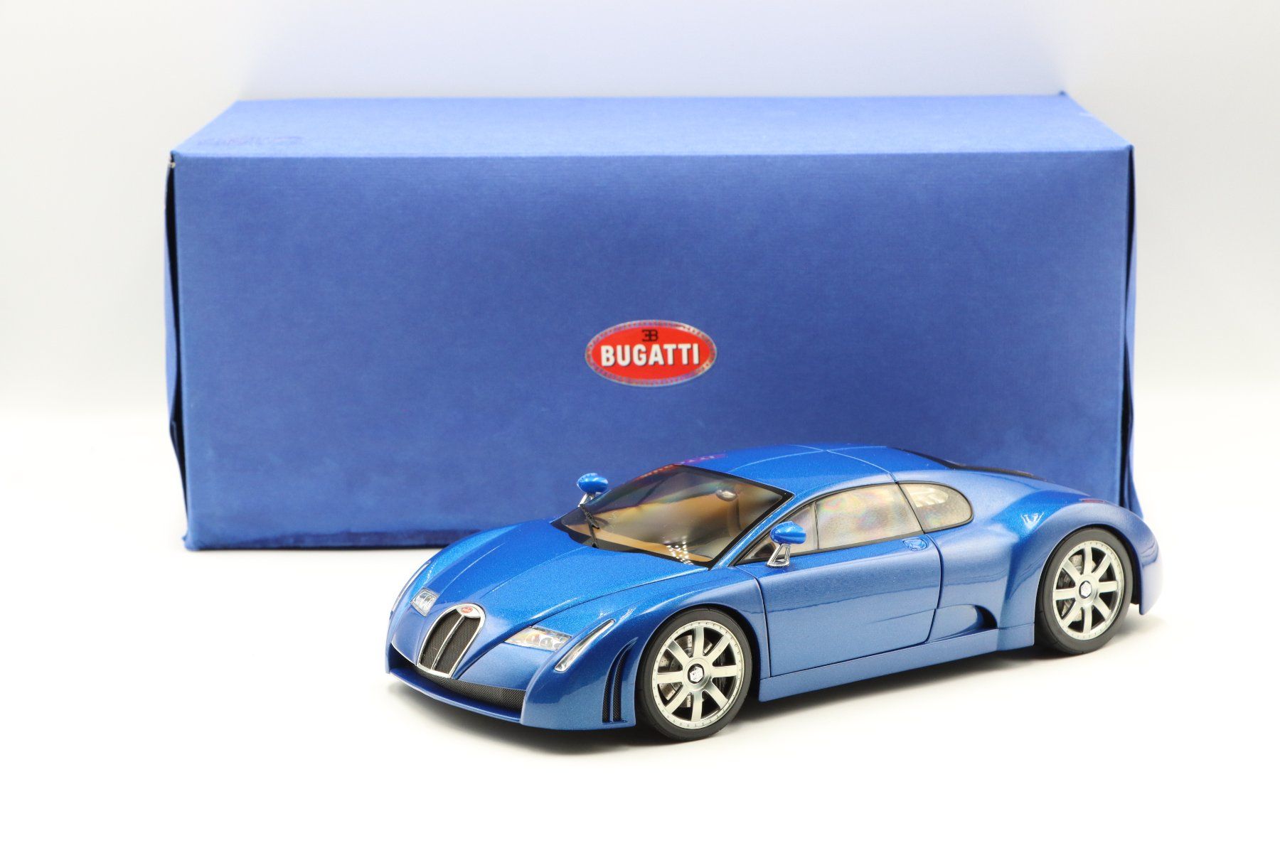 Bugatti Modellautos: Bugatti EB 18.3 Chiron 1999 1:18 AutoArt – Neu und originalverpackt aus Bühl b.Aarberg von modelldiecast