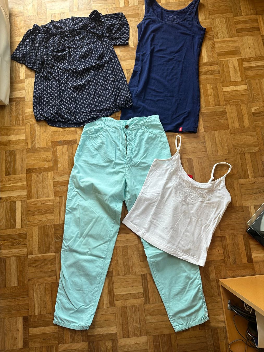 Kleiderpakete: Kleiderpaket – Gebraucht aus Balsthal von dasesaro