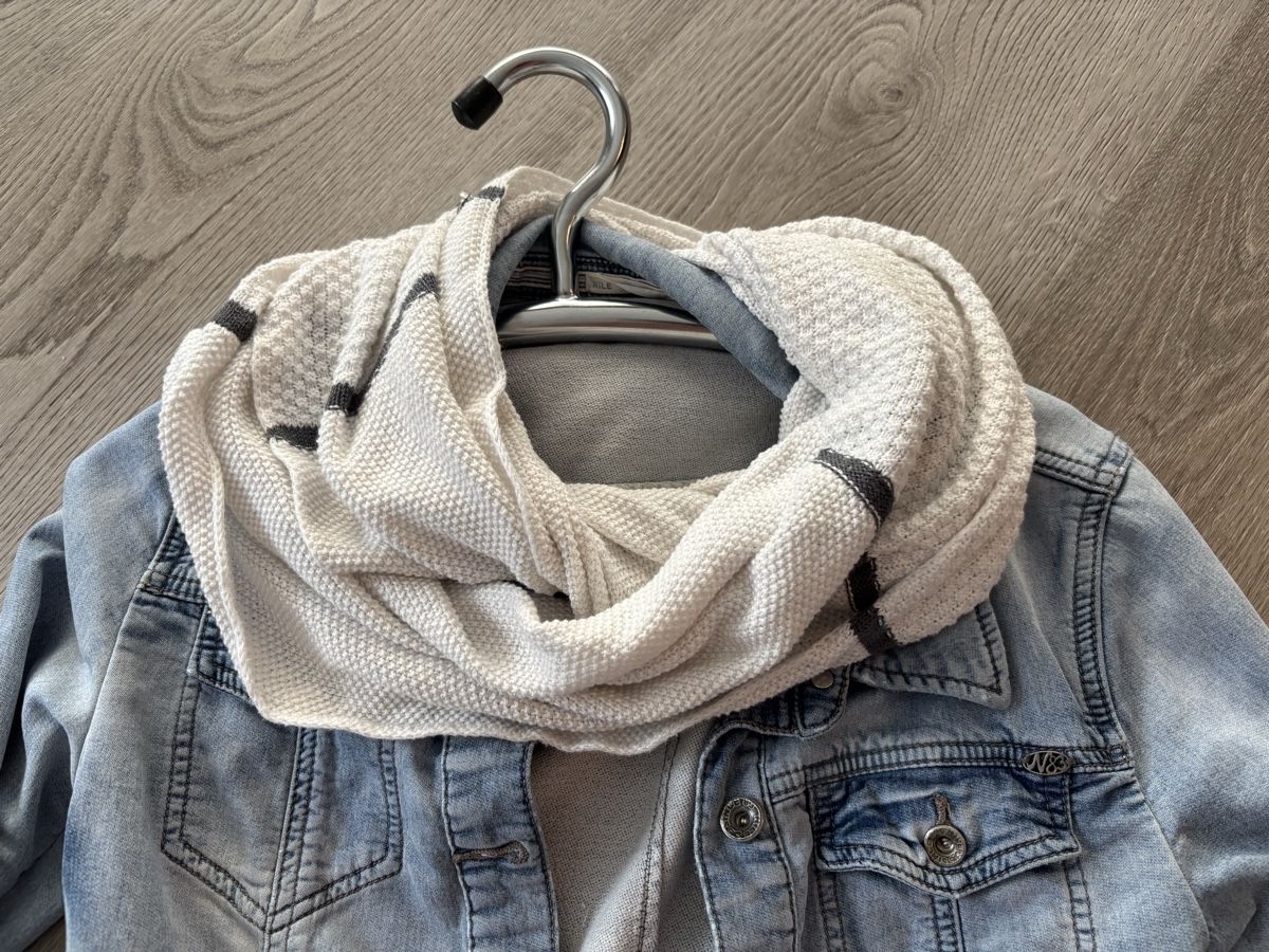 Nile Foulard & Sciarpe: NILE Loopschal wollweiss/grau – Usato da Aarwangen venduto da jbl_y8z7