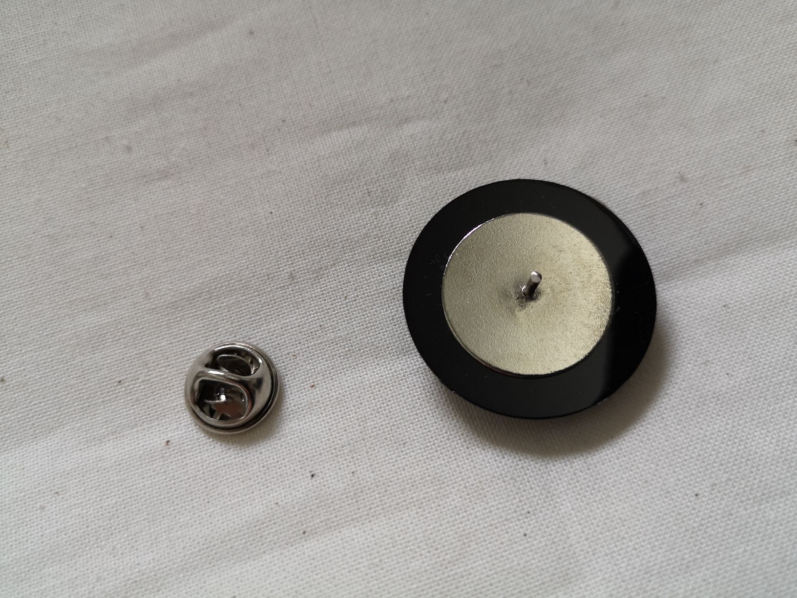 Spille & Fermagli: Schöne Brosche Pin Bling Bling schwarz – Nuovo (secondo la descrizione) da Ennetbaden venduto da Rosen1 3