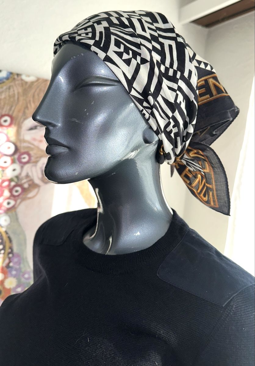 Fendi Foulard & Sciarpe: FENDI MONOGRAMM FOULARD – Usato da Unteraegeri venduto da MH203 3