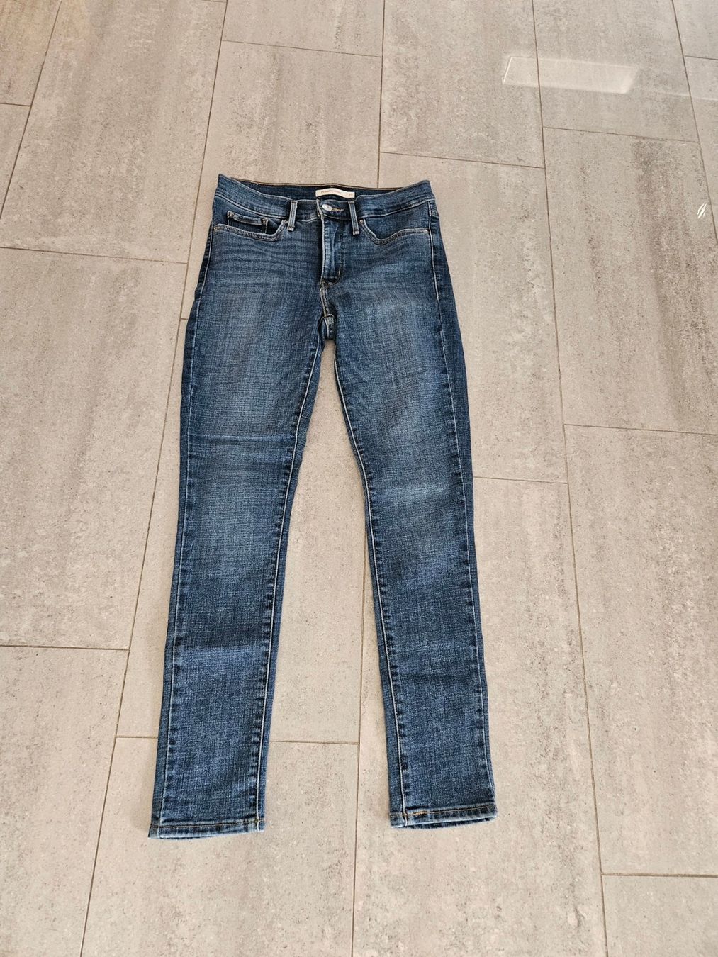 Levi's Jeans: Levis Jeans, shaping skinny – Nuovo (secondo la descrizione) da Wiesendangen venduto da Sinhuk