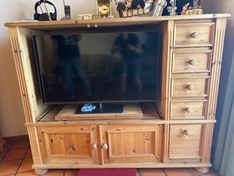 TV-Schrank aus Kiefernholz mit Schubladen gebraucht