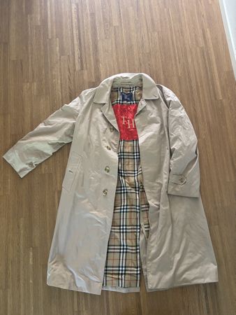 Klassischer Burberrys Trenchcoat - Zeitloser Stil!