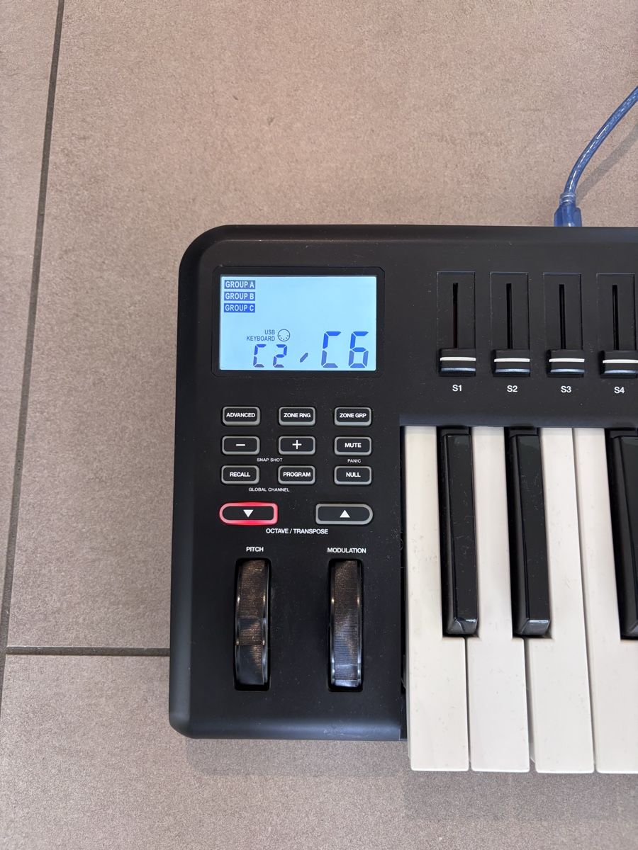 Alesis Strumenti musicali: Alesis QX49 USB MIDI Keyboard – Usato da Menzingen venduto da gispat 1