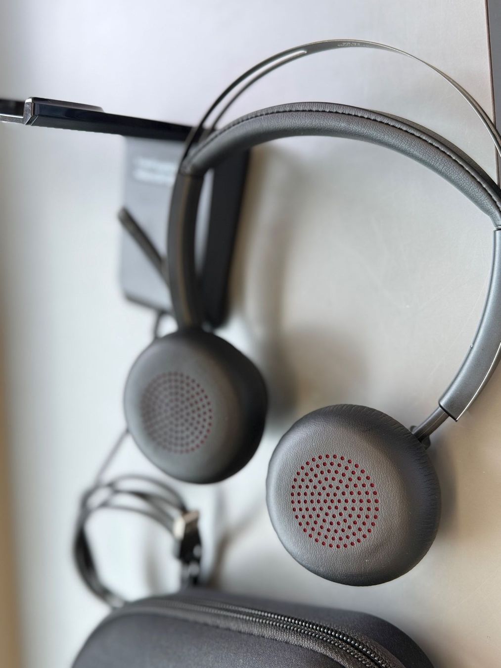 Cuffie: POLY Office Headset Voyager Focus 2 – Usato da St. Gallen venduto da FILTROX-IT 3