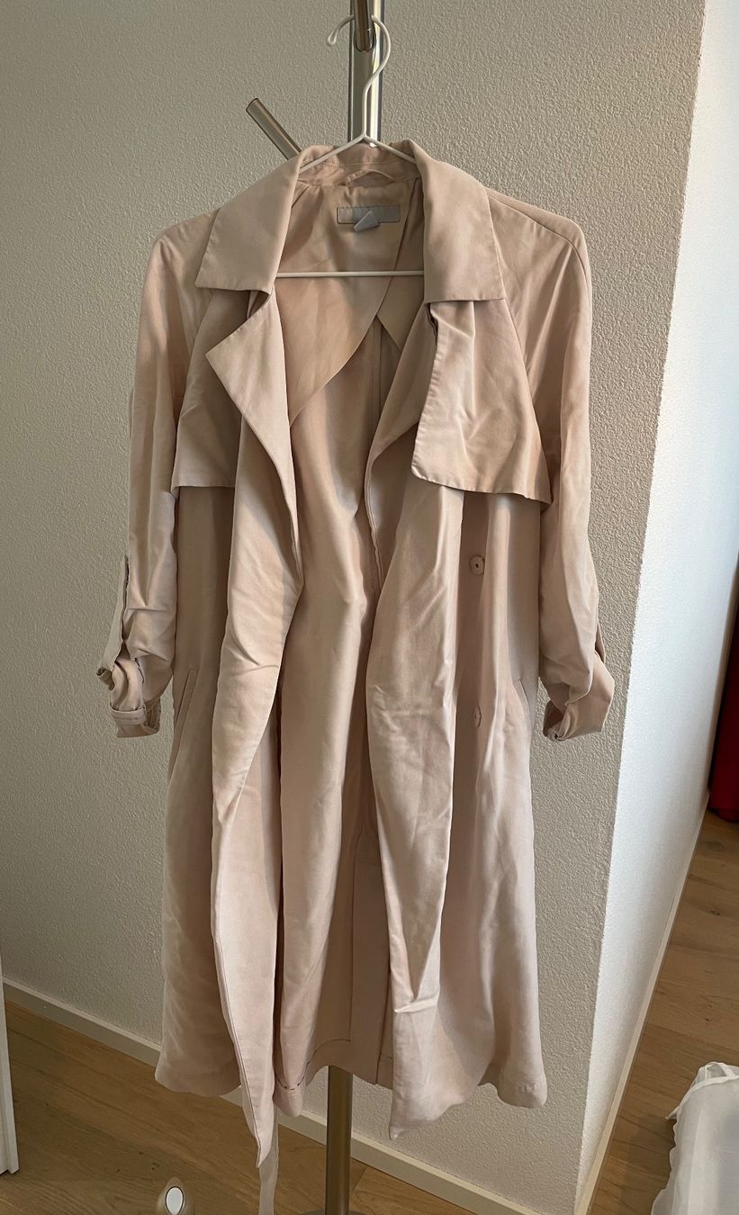 Cappotti: H&M rosaroter Trenchcoat – Nuovo (secondo la descrizione) da Grenchen venduto da iagiag
