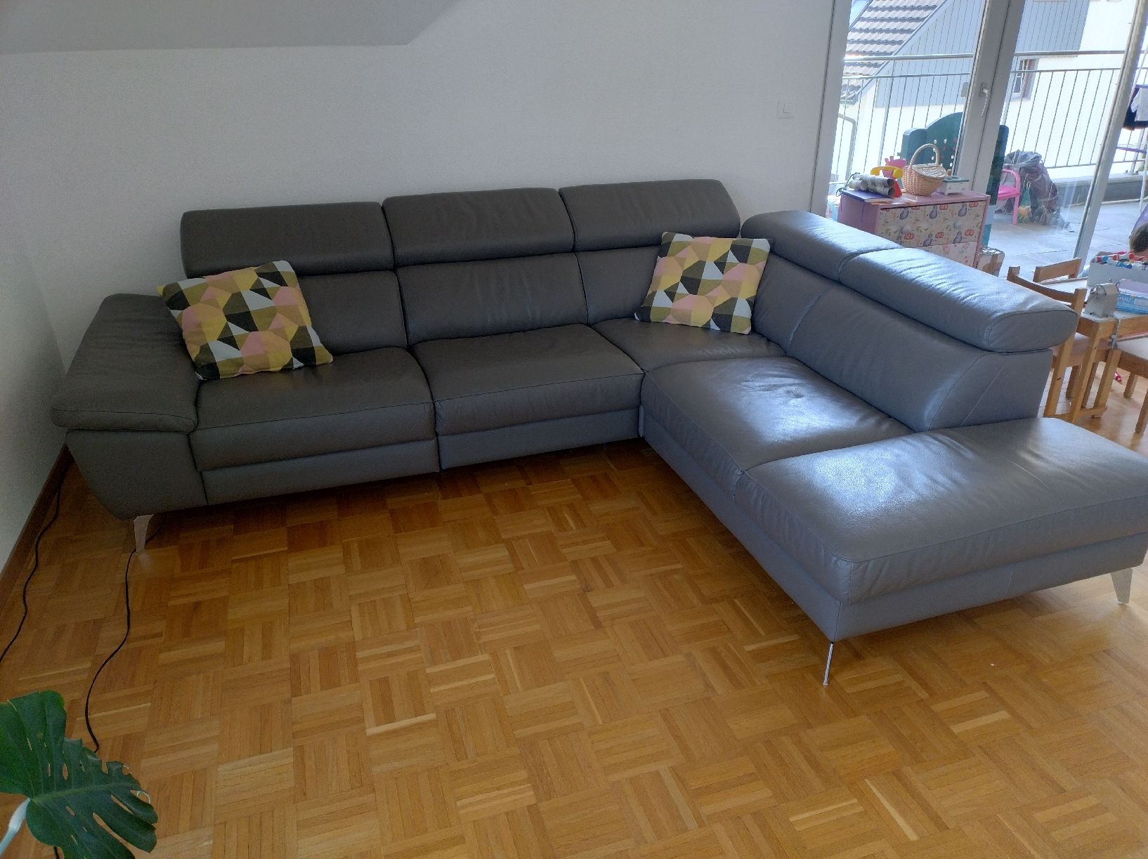 Divani: Graues Ecksofa automatisch ausfahrbar – Usato da Rorbas venduto da ninuzzu