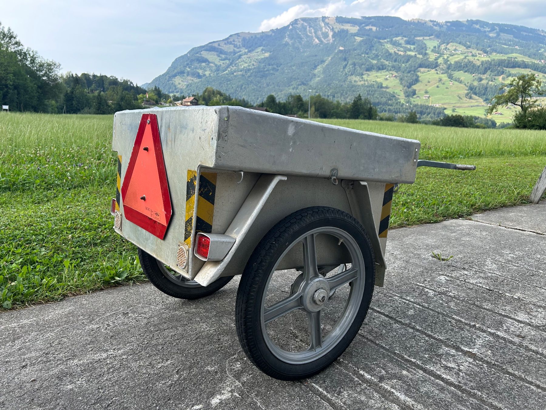 Remorques: Nostalgischer PTT- Anhänger – D'occasion à Goldau par Taburettli_Brocante 3