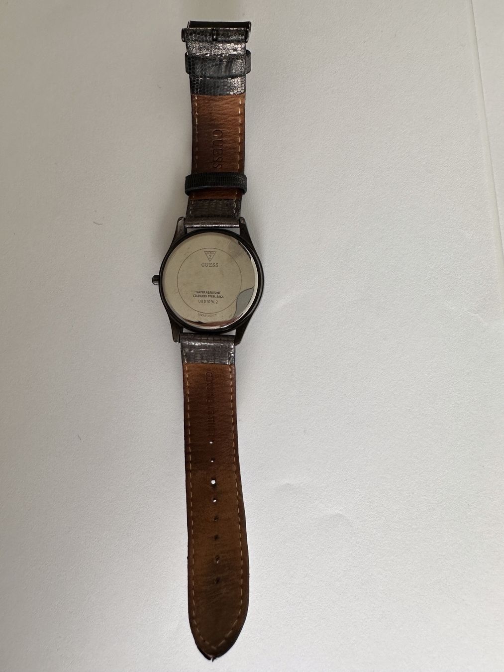 Guess Uhren: Guess Armband Uhr silber/grau – Gebraucht aus Dübendorf von 9320 2