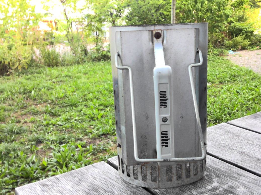 Griglie: Weber Holzkohlengrill mit Anzündkamin – Usato da Winterthur venduto da HulKe 2