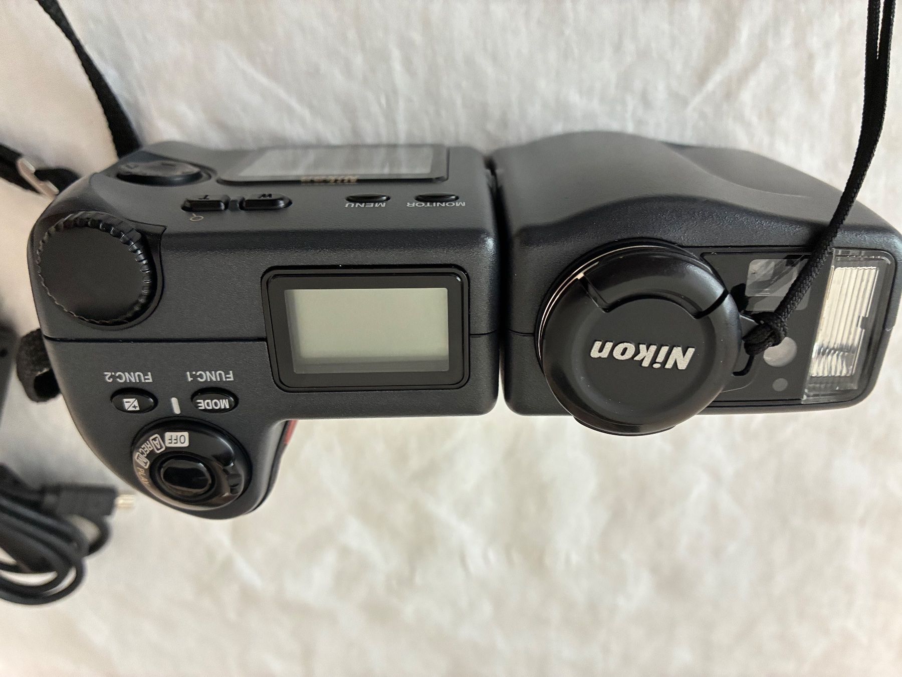 Nikon Appareil photo: Digitalkamera Nikon Coolpix E990 mit Kabeln – Défectueux à Döttingen par zha_xh2w 5