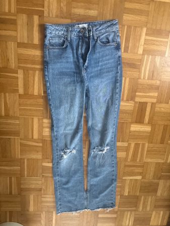 Jeans Zara blau mit Knie-Loechern Groesse 34 Zustand gut