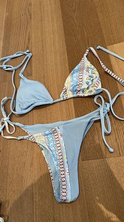 4 Diverse Bikinis S/M (blau/grün)