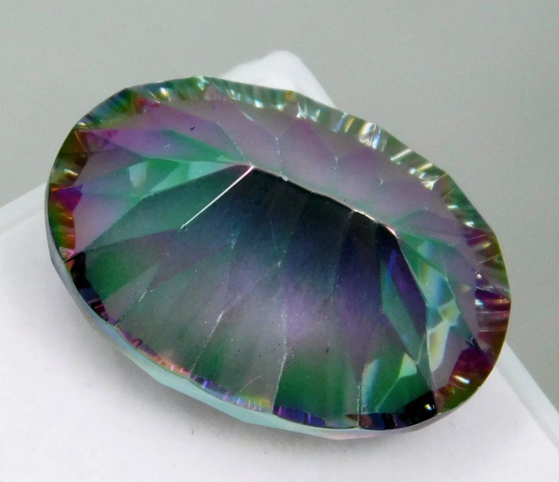 Pietre preziose: 28.30 Ct Multi-Color Rainbow Certified – Nuovo e nell'imballaggio originale da Genève venduto da AWWA 2