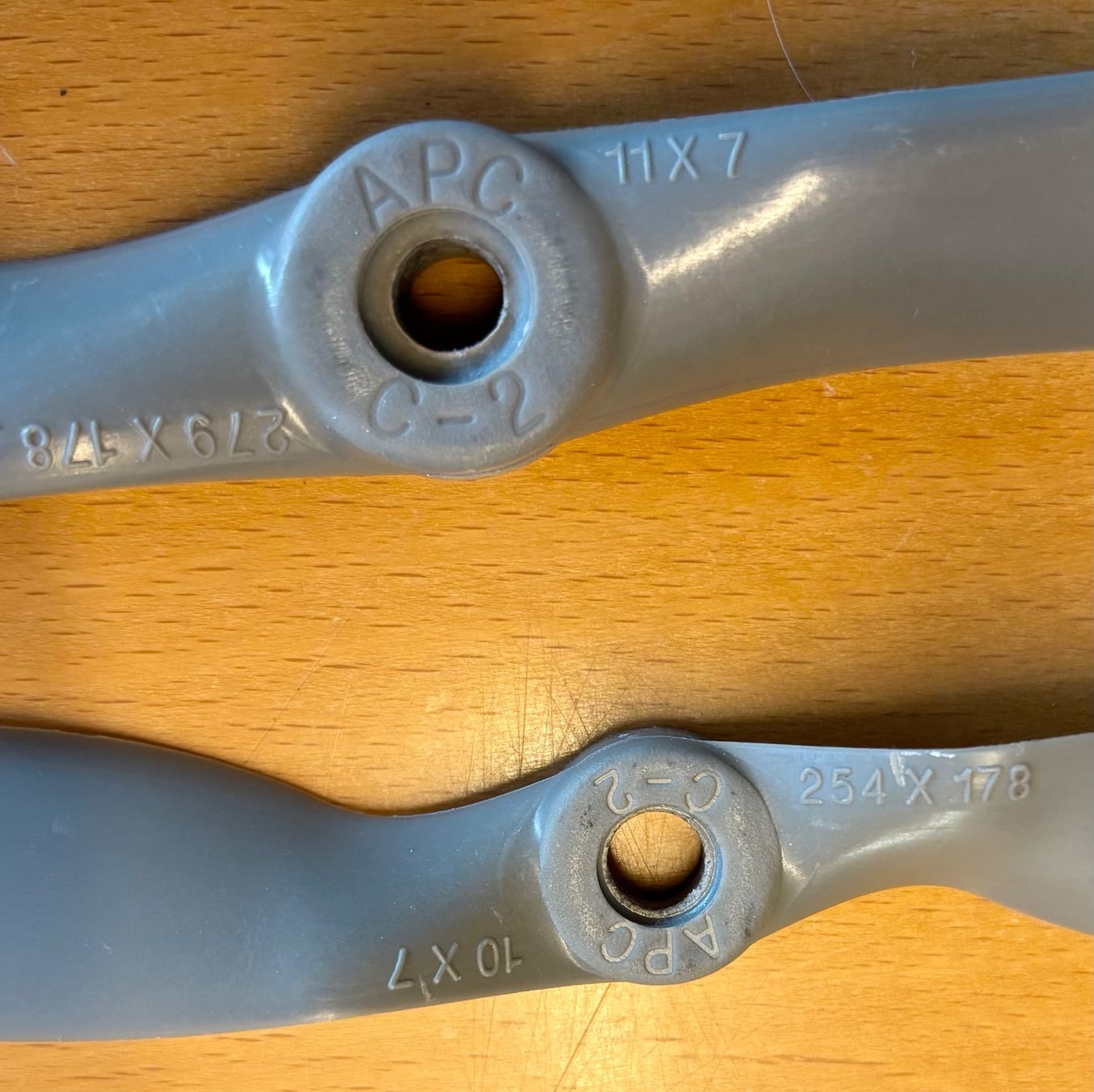 RC Modellbau: 5 St. APC Propeller. Elektro, 4 Grössen – Gebraucht aus Rothrist von Modelfan 2